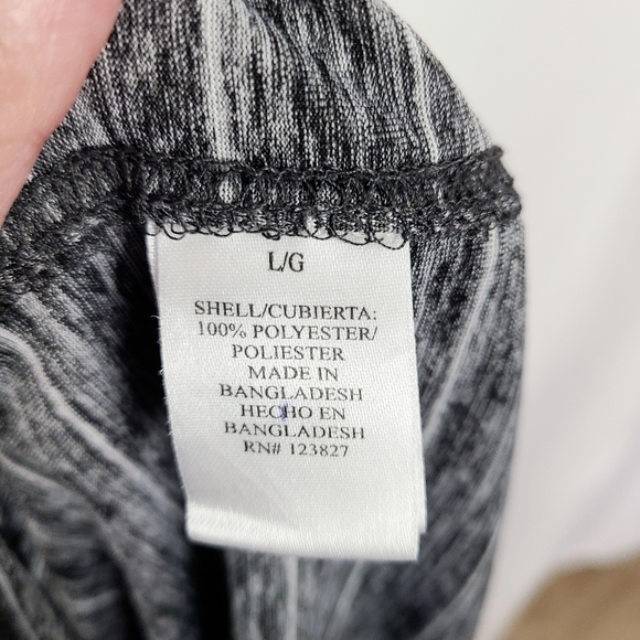 MENS LARGE V-NECK T-SHIRT - Picture 6 of 8